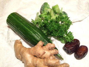 broccoli, agurk, persille, ingefær, dadler