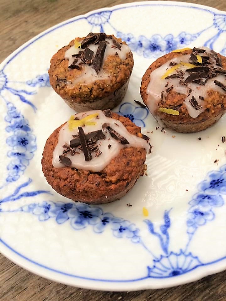 Muffins med citrus og chokolade